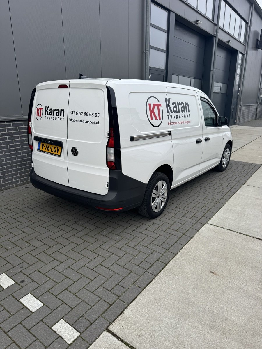 Karan Transport bestelbus, zij-achteraanzicht